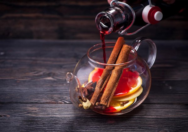 Qual è la routine di allenamento pre-gara per un nuotatore di stile farfalla?